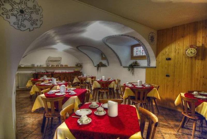 Meuble Garni Della Contea Hotel Bormio Eksteriør billede