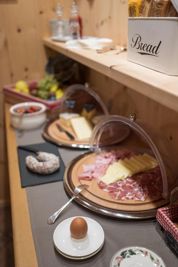 Meuble Garni Della Contea Hotel Bormio Eksteriør billede